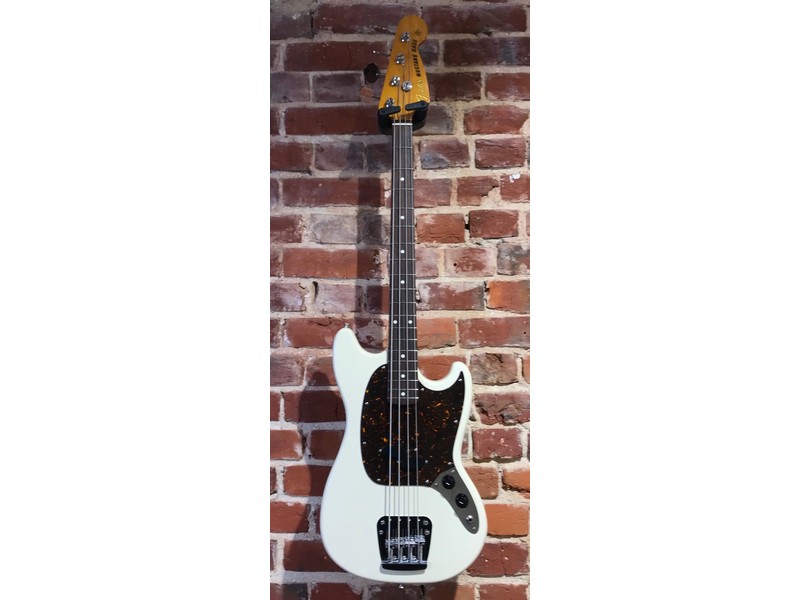 Pre Loved Fender MIJ Mustang Bass White