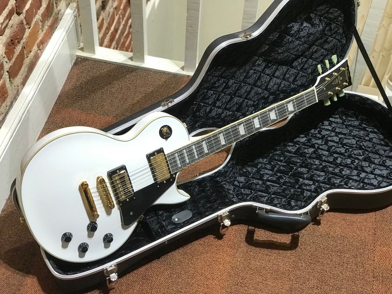 Pre Loved Vintage Reissued V100 in Arctic White inc Hard Case