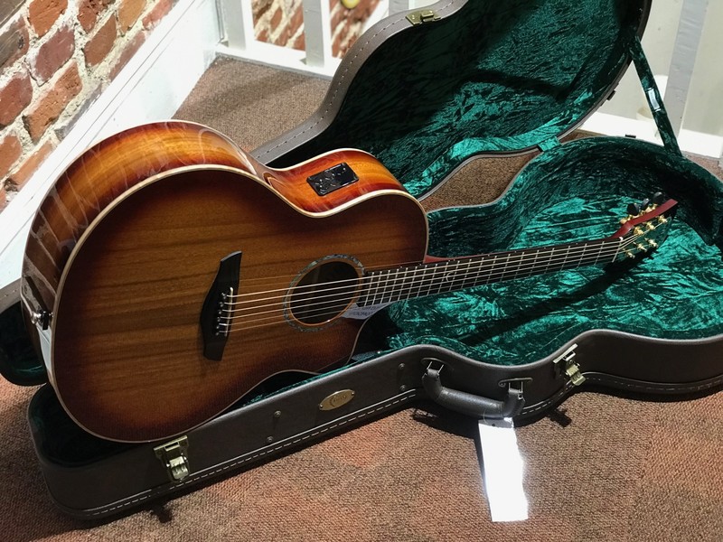 Pre Loved Faith Blood Moon Neptune Cutaway Electro Acoustic Guitar