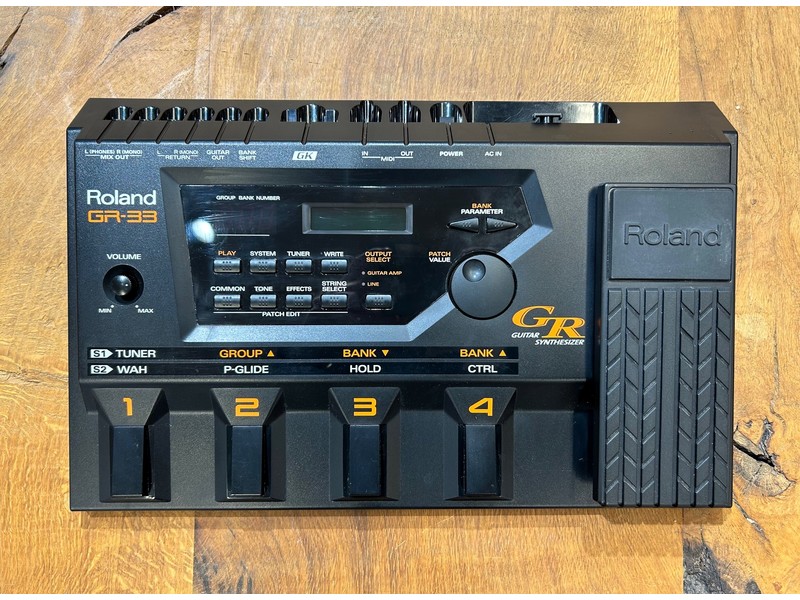 Pre Loved Roland GR-33 Guitar Synth Inc Hard Case, GK Lead & PSU