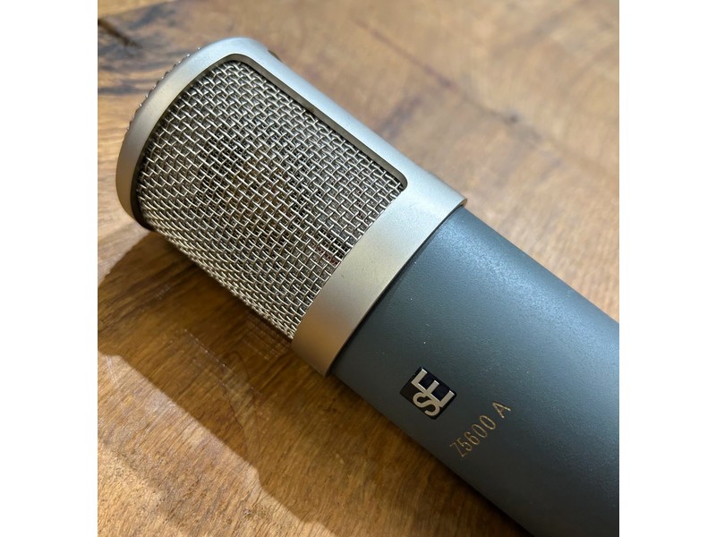 Pre Loved SE Electronics Z5600a Valve Mic Outfit Inc Case