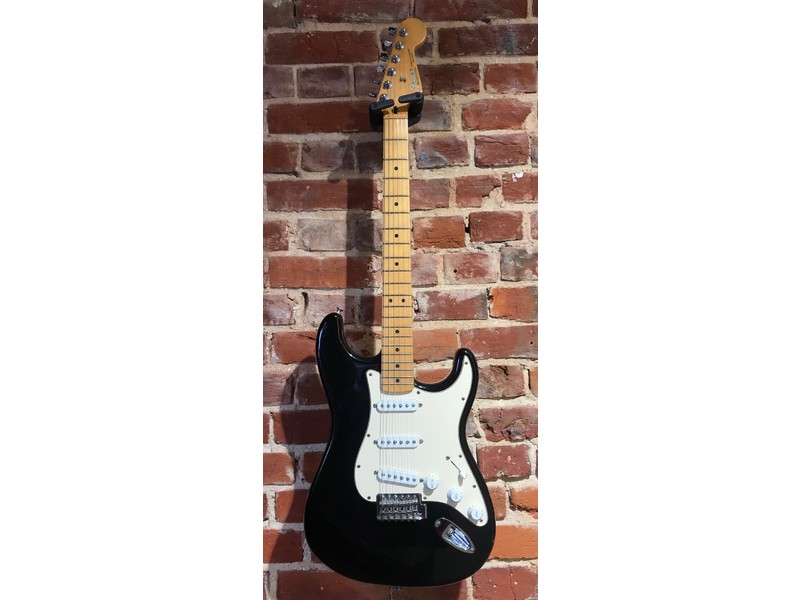 Pre Loved Fender Mexican Standard Stratocaster in Black