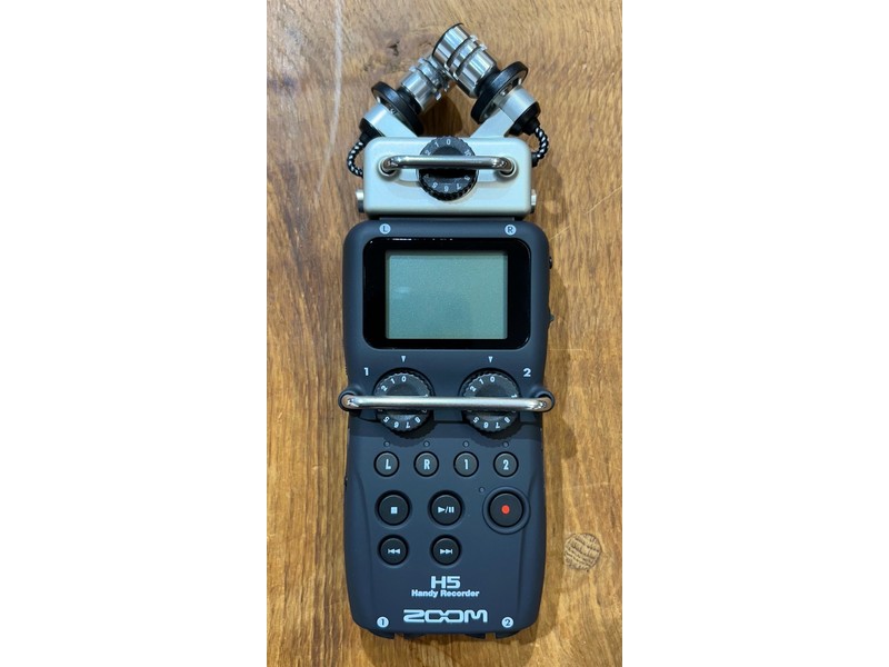 Pre Loved Zoom H5 Handy Recorder Inc 32GB SD Card