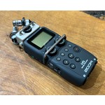 Pre Loved Zoom H5 Handy Recorder Inc 32GB SD Card