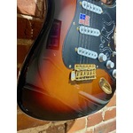 B-STOCK Fender Stevie Ray Vaughan Stratocaster Pau Ferro Fingerboard 3-Color Sunburst