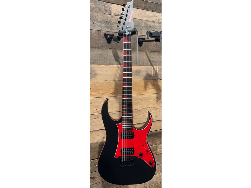 Pre Loved Ibanez GIO GRG131DX-BKF in Black Flat