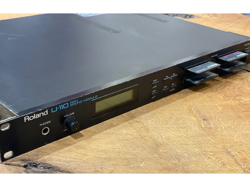 Pre Loved Roland U110 Rack Mounted Sound Module with Cards
