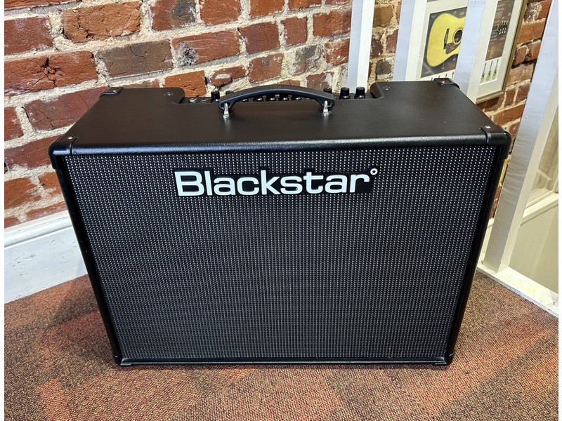 150W (SUPER WIDE STEREO 2x75W) 6 Blackstar voices Looper with 30 seconds record time and infinite overdubs Patented ISF control 12 vintage style effects including Octaver Store up to 36 sounds USB Audio FREE INSIDER software Stereo MP3/Line In Speaker Emulated Line Out Stereo Effects Loop