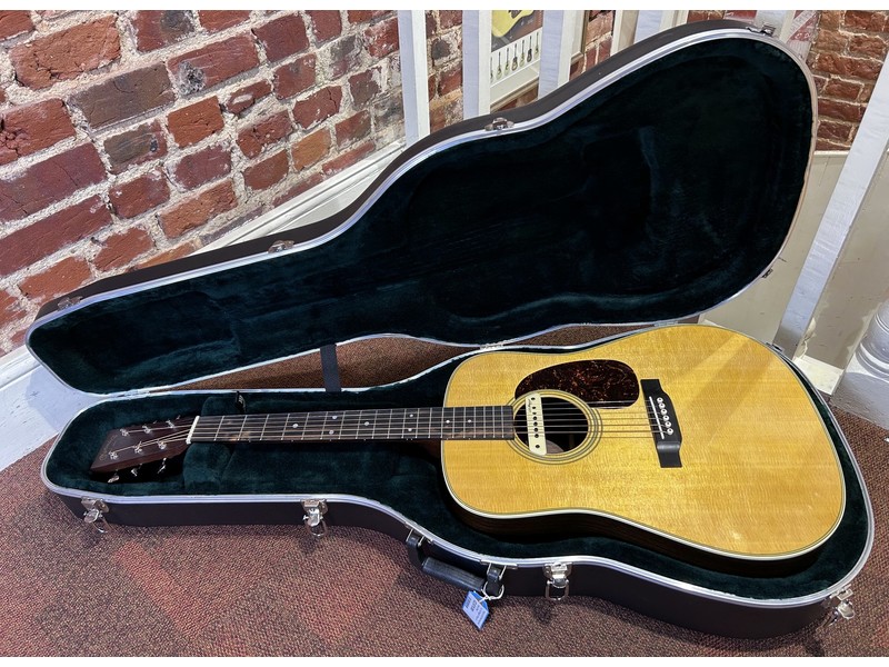 Martin D-28 Re-Imagined Inc LR Baggs M1 Passive Pickup & Hard Case