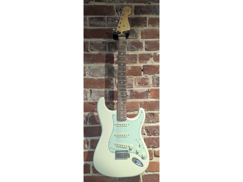 Pre Loved Fender Vintera 60s Stratocaster Modified Olympic White