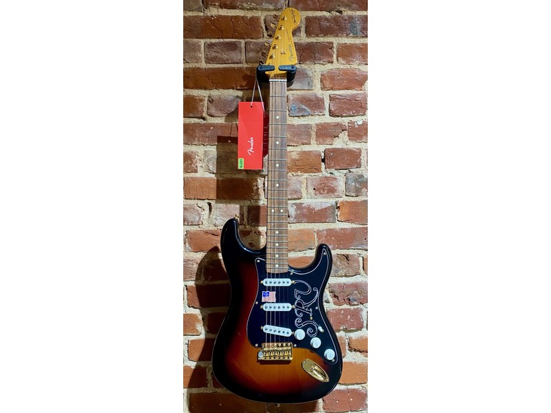 B-STOCK Fender Stevie Ray Vaughan Stratocaster Pau Ferro Fingerboard 3-Color Sunburst
