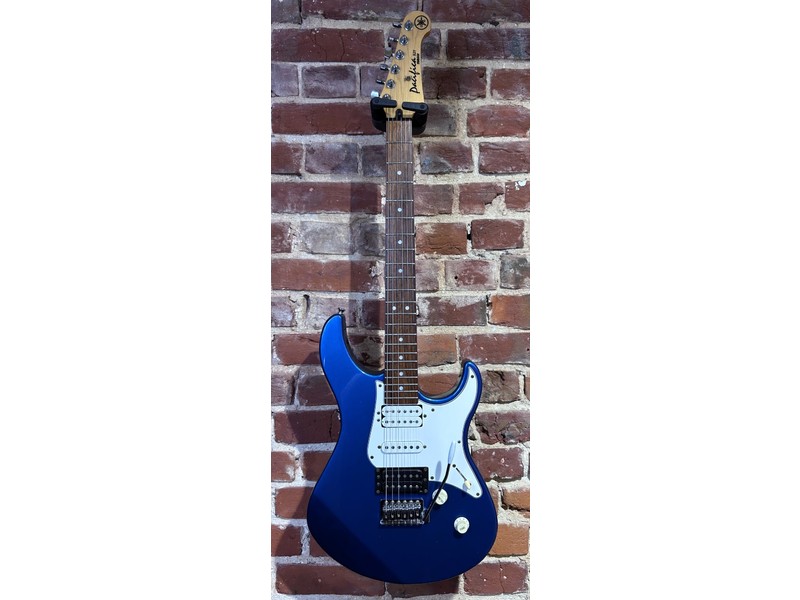 Pre Loved Yamaha Pacifica 521 Metallic Blue
