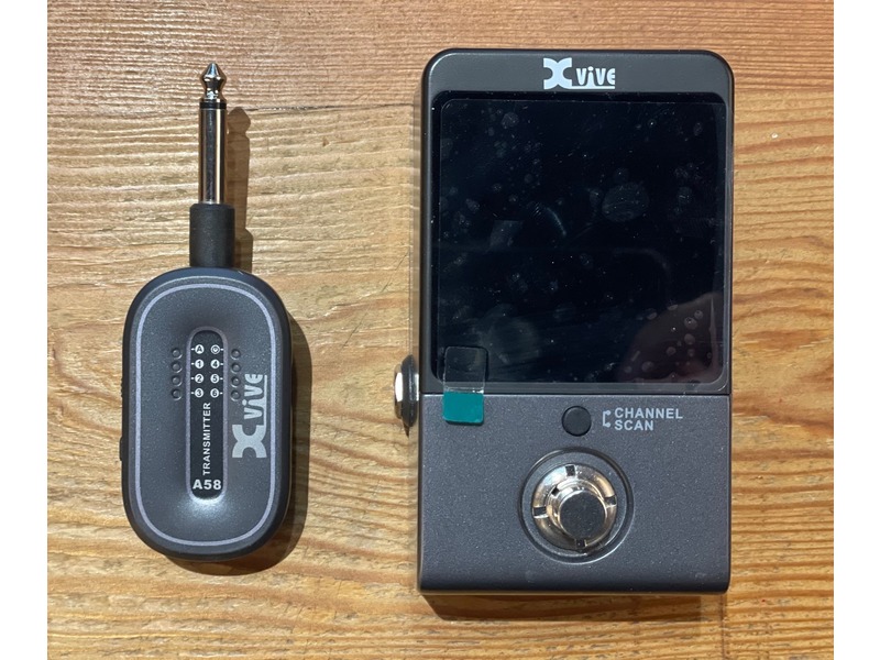 Pre Loved Xvive Integrated 5.8 GHz Guitar Wireless and Tuner Pedal
