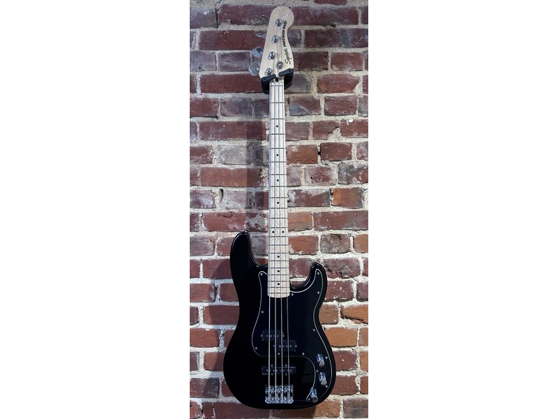 Pre Loved Squier Affinty PJ Bass Black Inc Bag