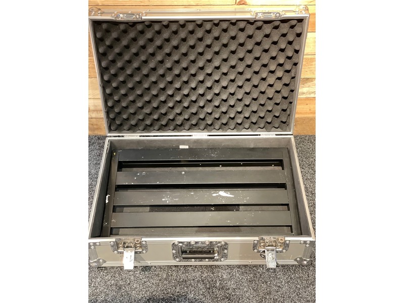 Pre Loved Pedaltrain Novo 24 Pedalboard inc Flight Case