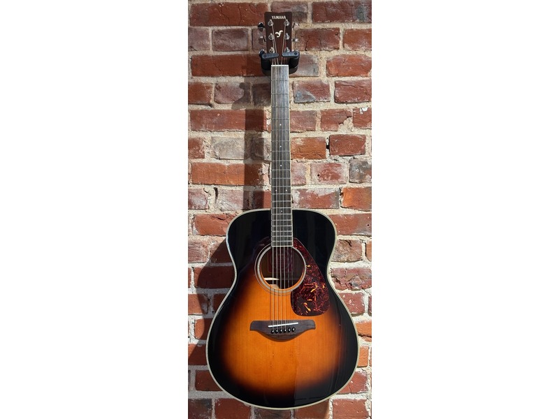 Pre Loved Yamaha FS720S TBS in Tobacco Brown Sunburst inc Foam Case